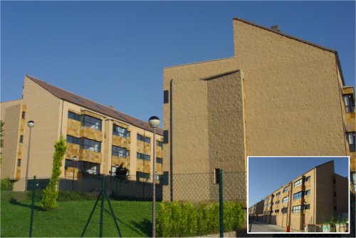 Fachada realizada com bloco Split cor ocre